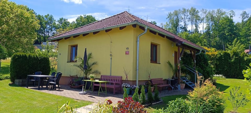 Property building, Garden, Balcony/Terrace