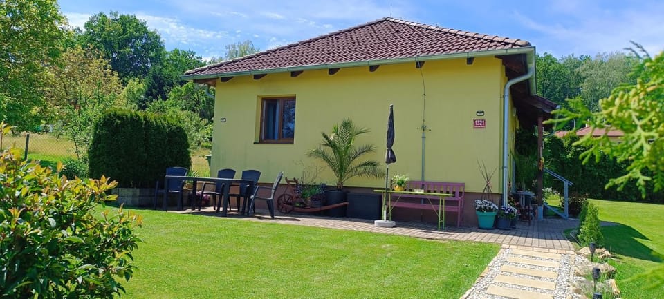 Property building, Garden, Balcony/Terrace