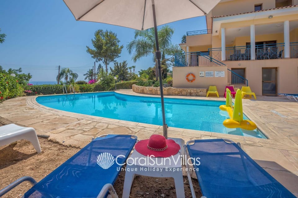 Property building, Balcony/Terrace, Other, Swimming pool, furniture, sunbed