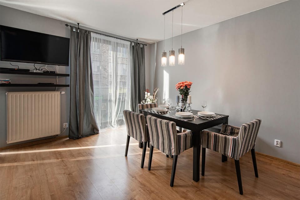 Living room, Seating area, Dining area, internet