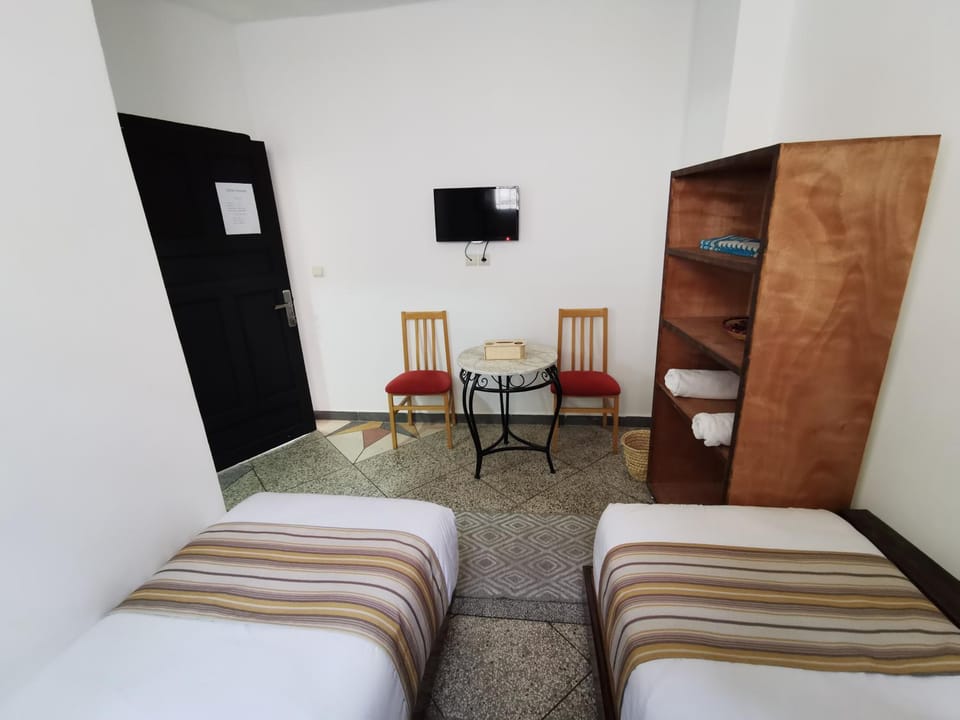 Photo of the whole room, Seating area