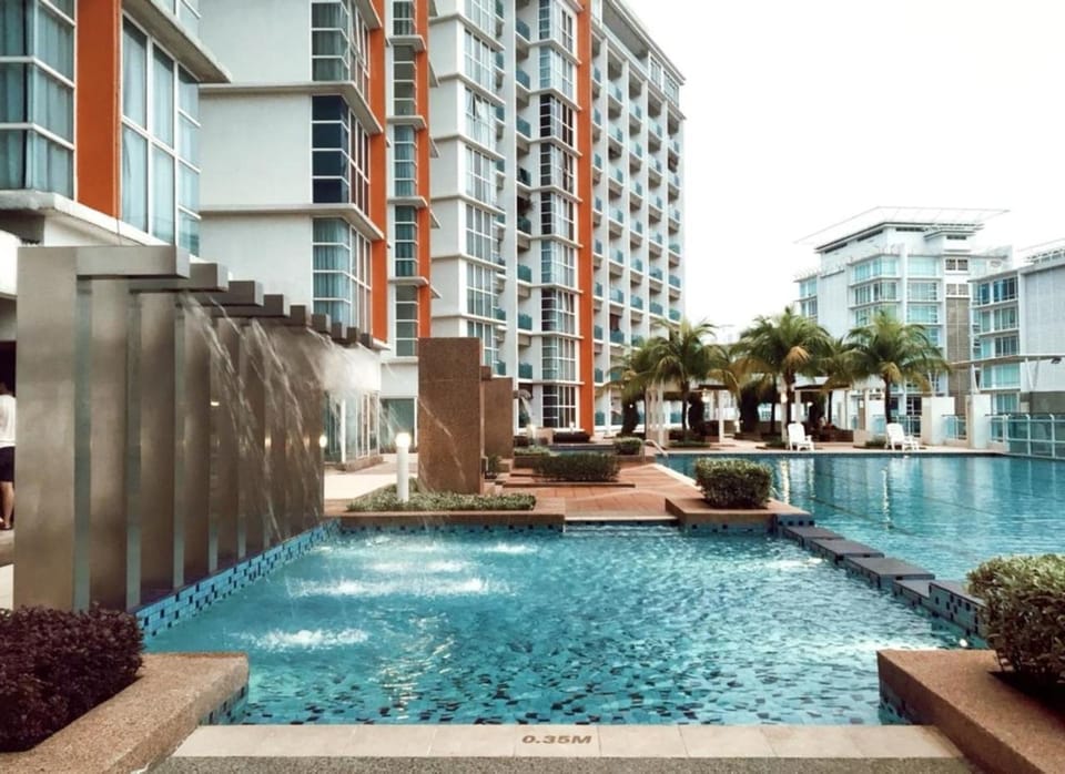 Area and facilities, Swimming pool, young children, Family