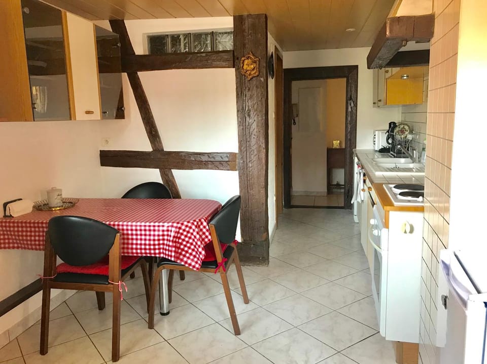 Coffee/tea facilities, Kitchen or kitchenette, Dining area