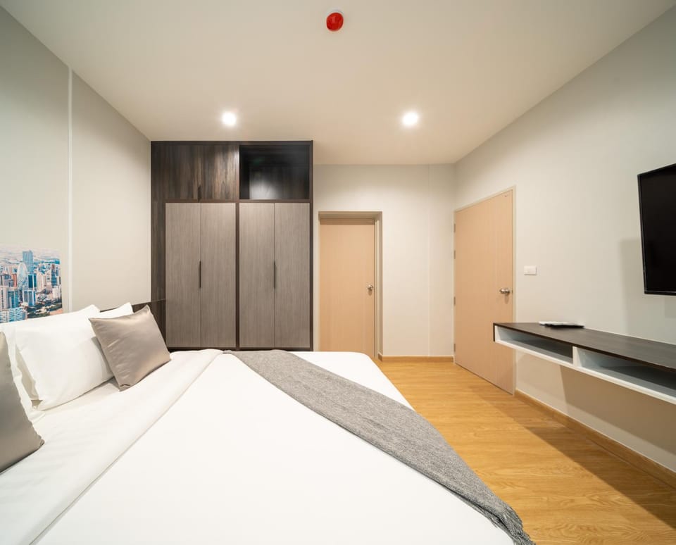 Bedroom, wardrobe