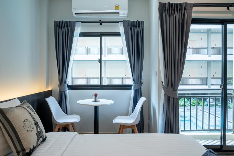 View (from property/room), Balcony/Terrace, Seating area, Dining area