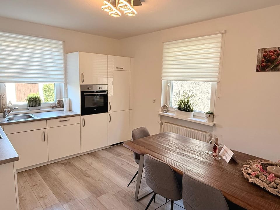 Dining area, Food, kitchen