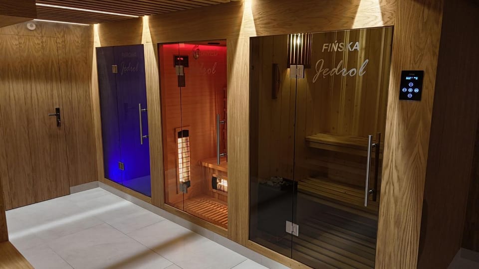 Hot Tub, Sauna