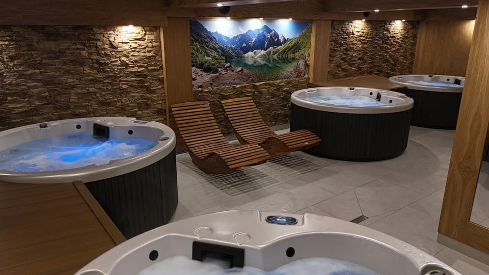 Hot Tub, Sauna