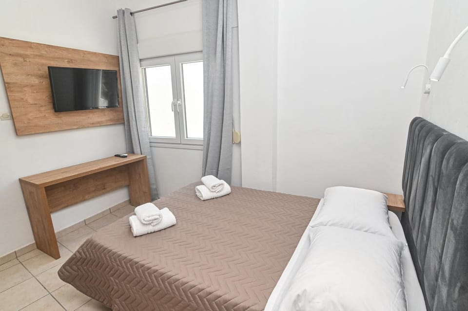 View (from property/room), Photo of the whole room, Bedroom, Mountain view, towels