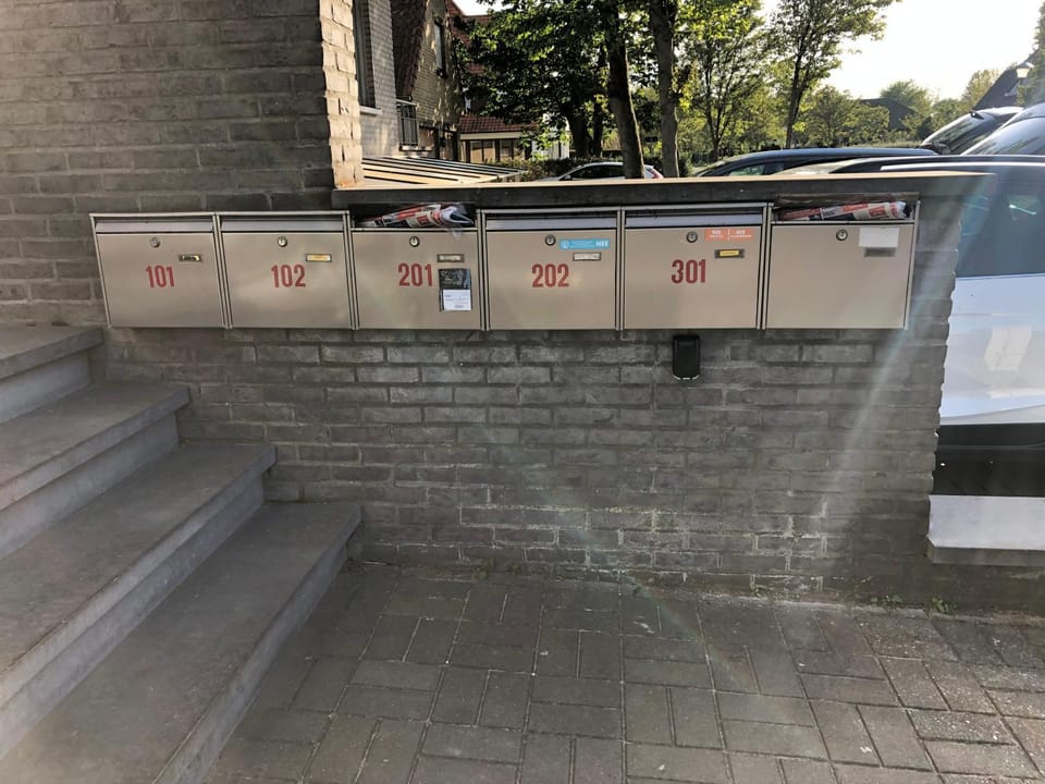 Property building, Facade/entrance, microwave