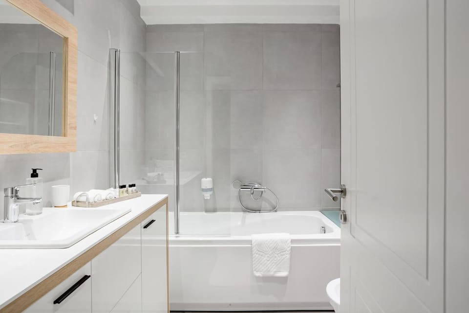 Bathroom, Bath