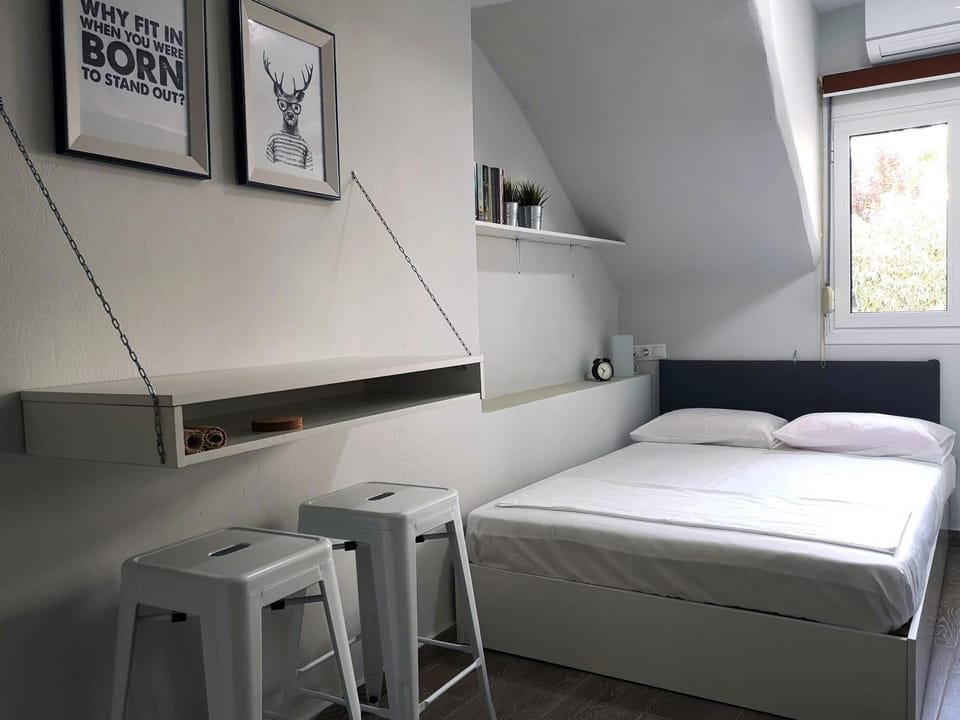 Bed, Photo of the whole room