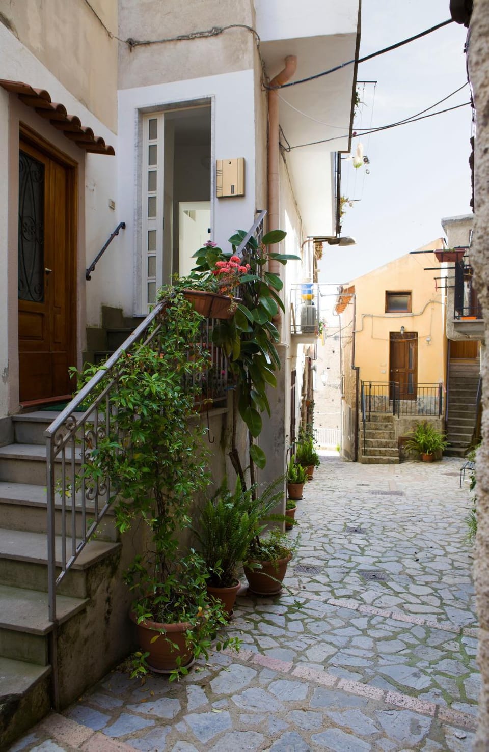 Facade/entrance, Neighbourhood