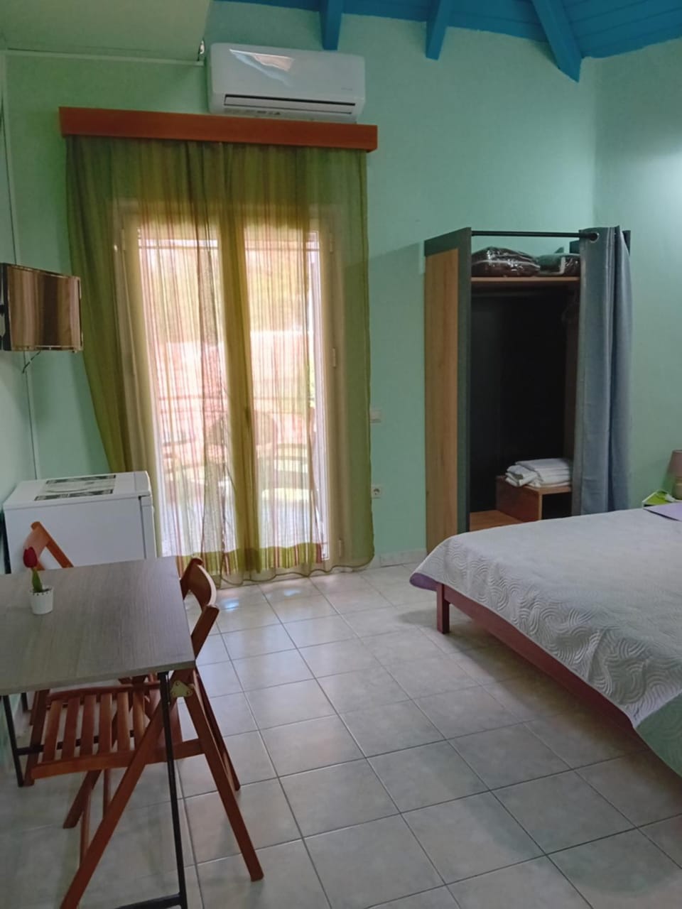 Valta's Room 3 Apartment in Peloponnese, Western Greece and the Ionian