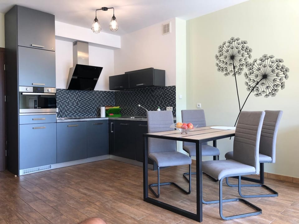 Kitchen or kitchenette, Dining area, Communal kitchen