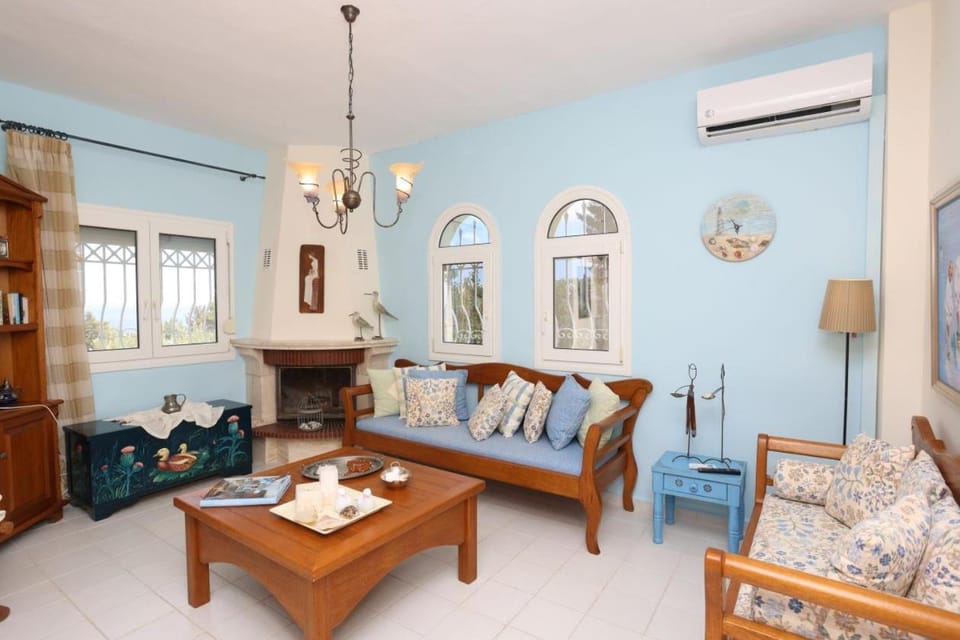 Living room, fireplace, air conditioner