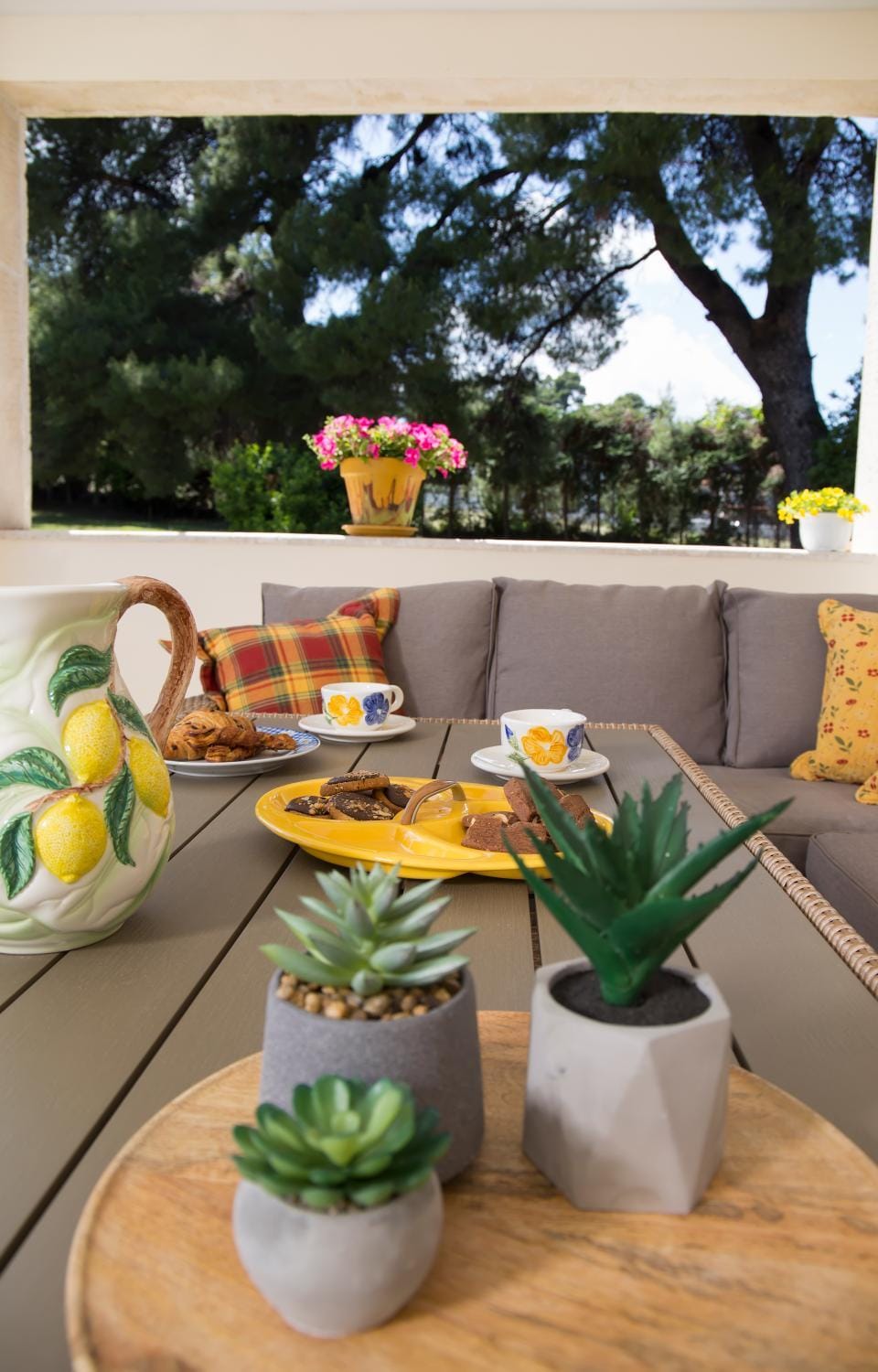 View (from property/room), Balcony/Terrace, Seating area, Dining area, Garden view