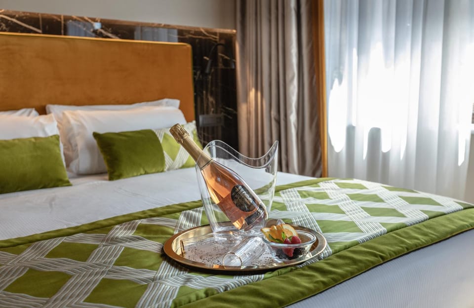 Bed, Food and drinks, Bedroom