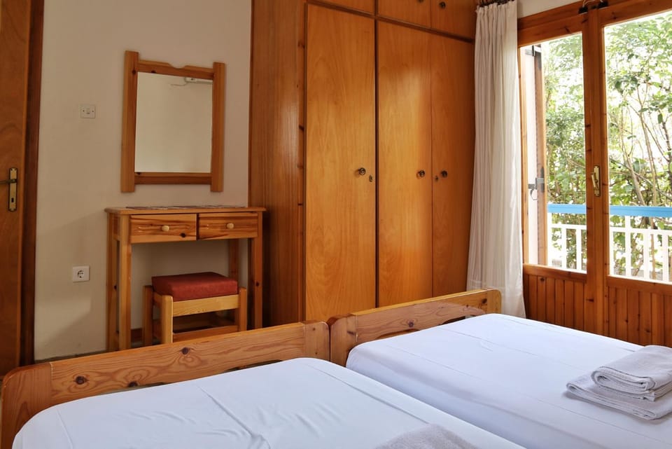 Seaview -2 Space - selfcatering Apartment - Helen No 5 Apartment in Argolis, Greece