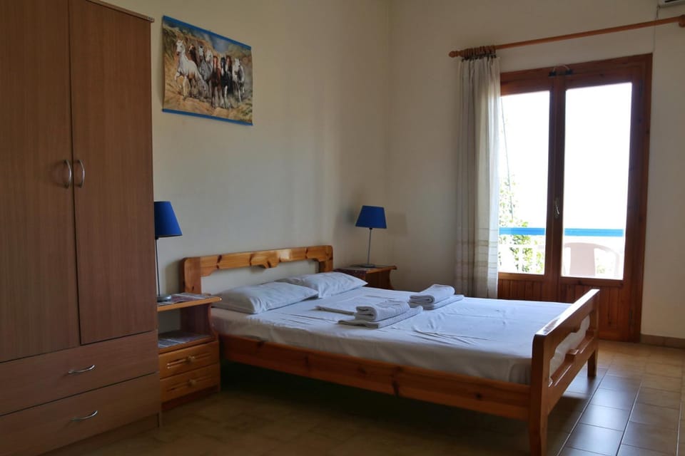 Seaview -2 Space - selfcatering Apartment - Helen No 5 Apartment in Argolis, Greece