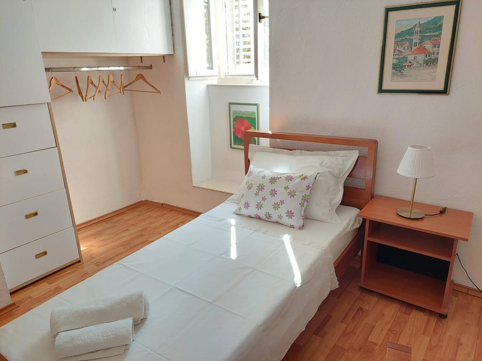 Bed, Bedroom, wardrobe