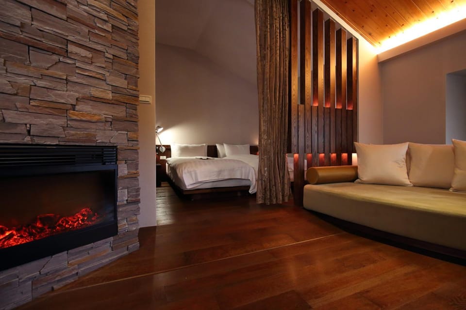 Bed, Bedroom, flat iron