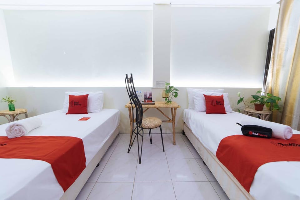 Photo of the whole room, Bedroom