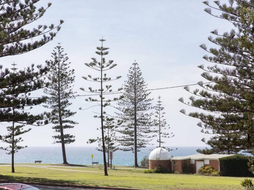 Neighbourhood, Natural landscape, Beach