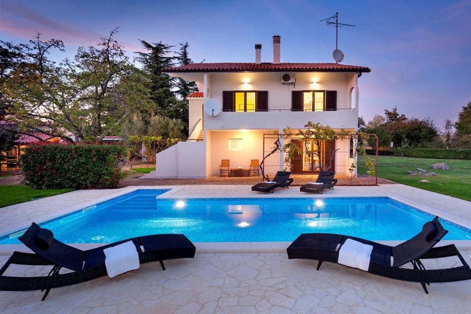 Property building, BBQ facilities, Garden, Balcony/Terrace, Swimming pool