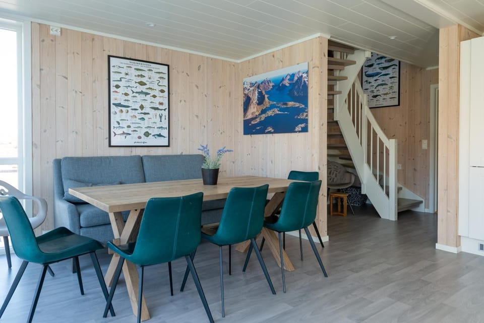 Seating area, Dining area