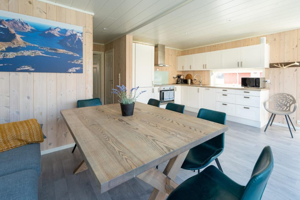 Kitchen or kitchenette, Dining area, kitchen