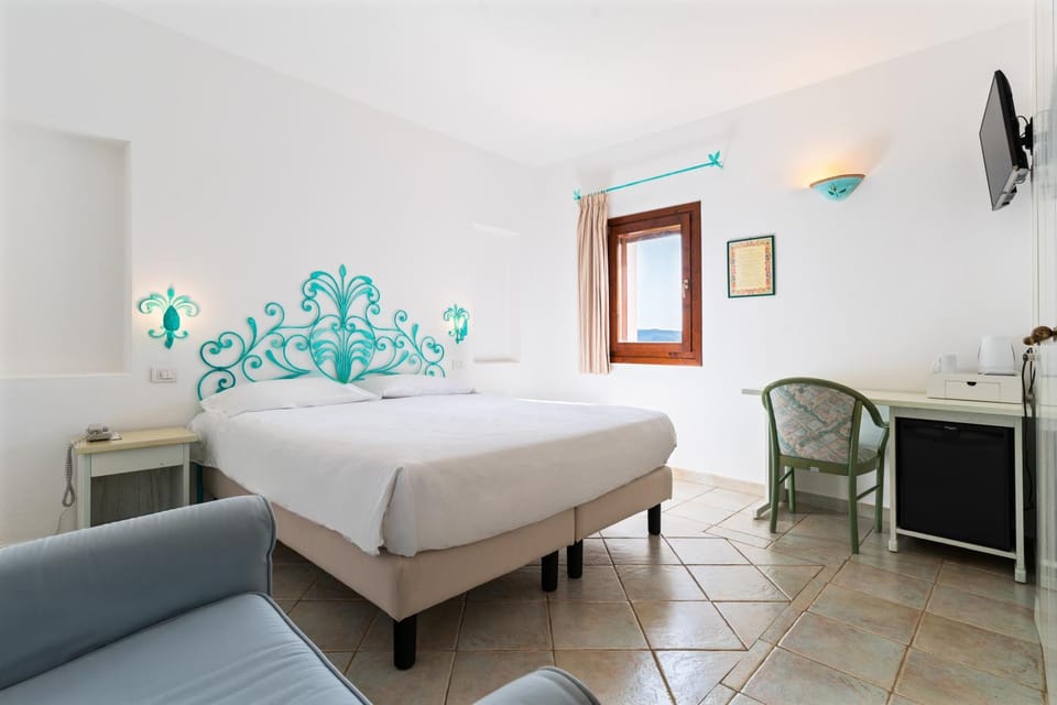Bed, Bedroom, air conditioner