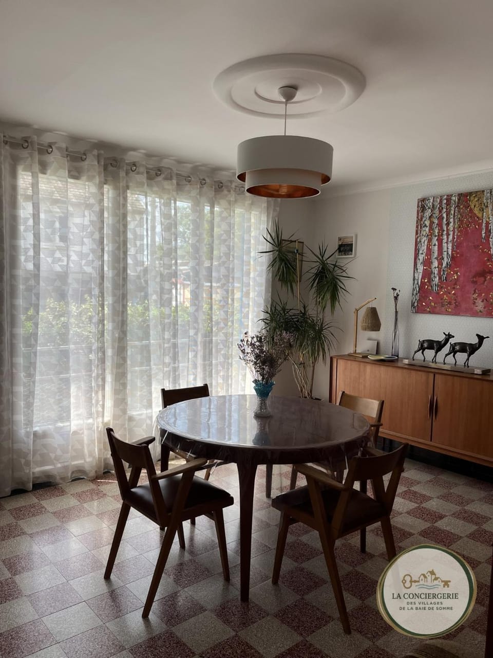 Seating area, Dining area