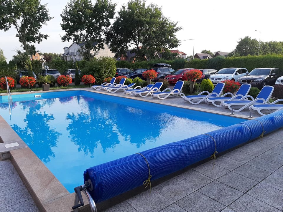 Swimming pool, Swimming pool