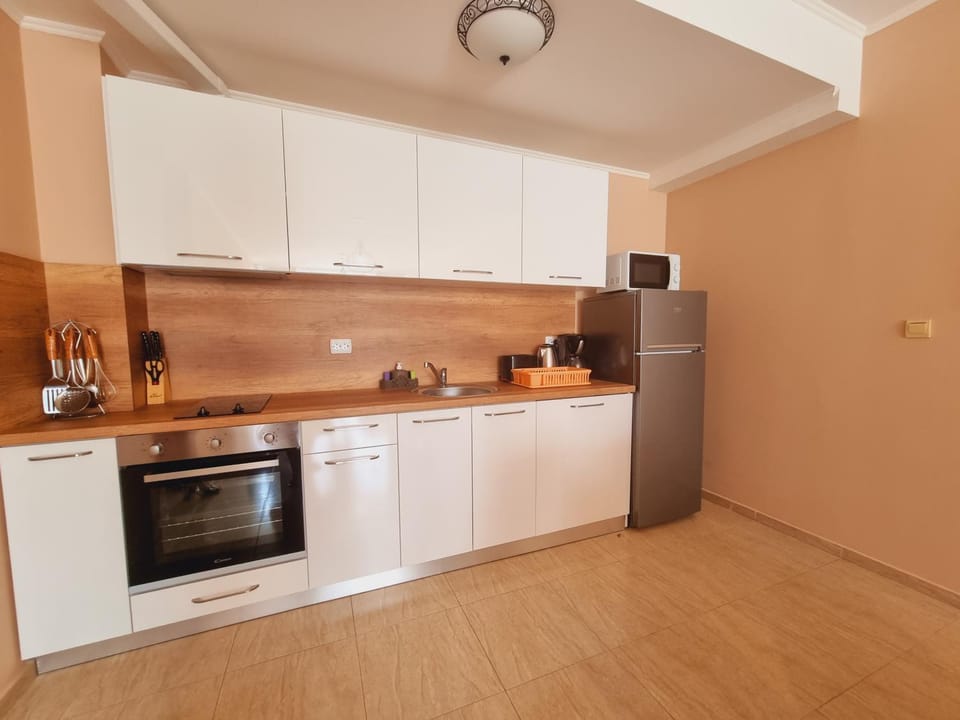 Kitchen or kitchenette, Food and drinks, dishwasher, microwave, minibar, oven, pet friendly, stove, toaster