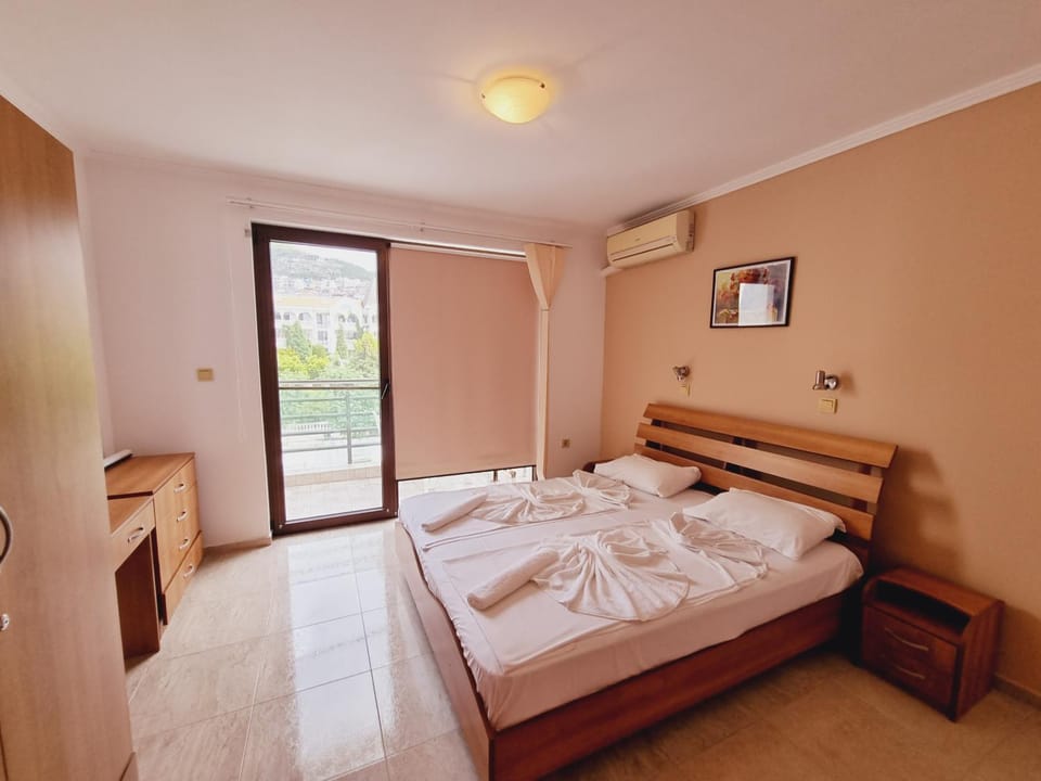 Bed, Photo of the whole room, Bedroom, towels, air conditioner