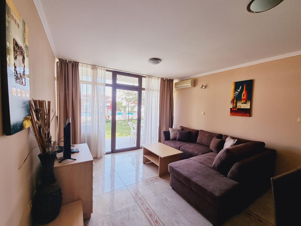 Living room, Seating area, Family
