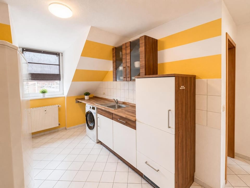Kitchen or kitchenette, dishwasher
