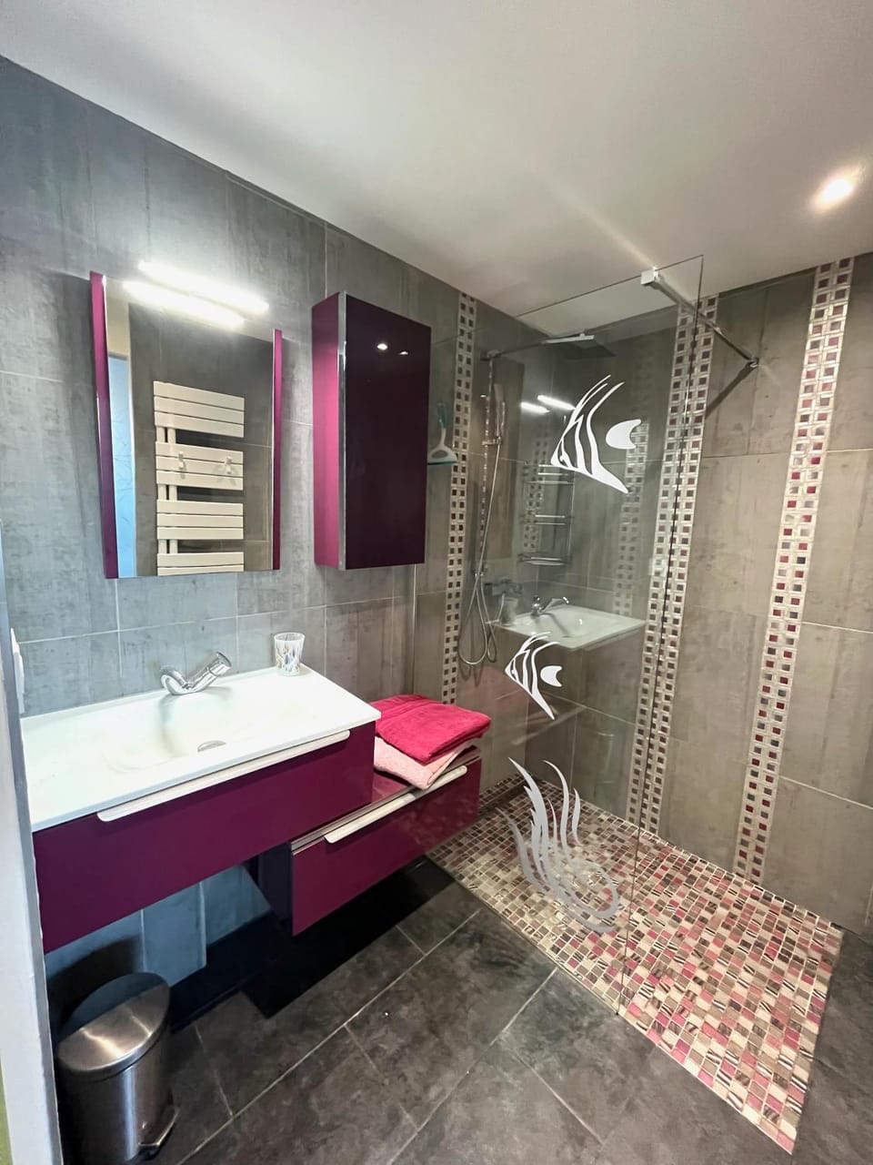 Shower, Bathroom, towels