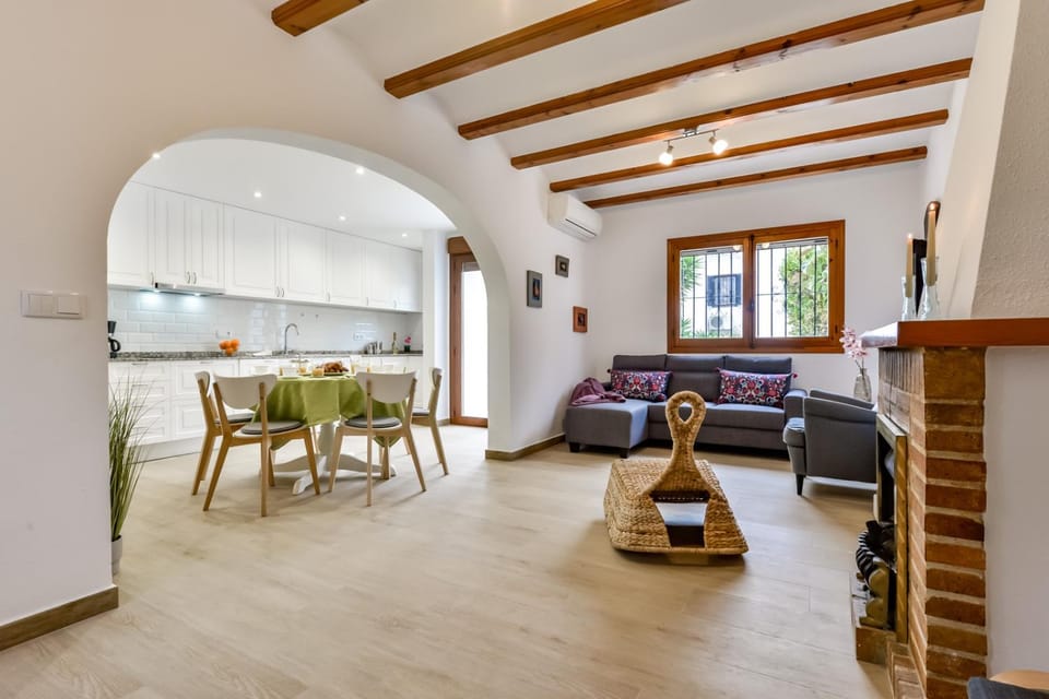 Living room, Dining area, air conditioner