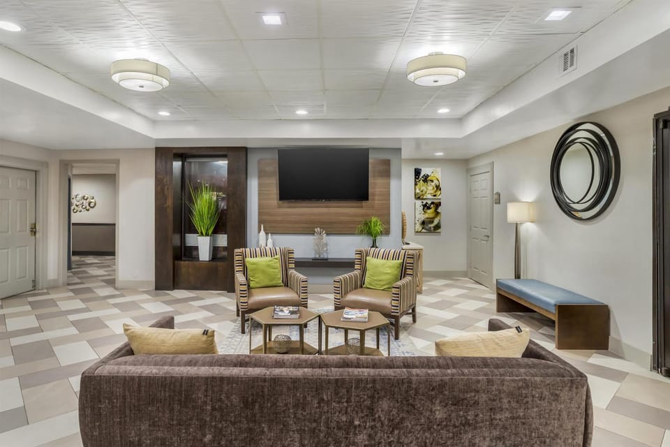 Communal lounge/ TV room, Lobby or reception