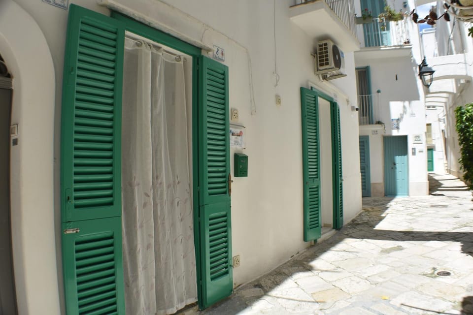 Property building, Day, Neighbourhood, Street view
