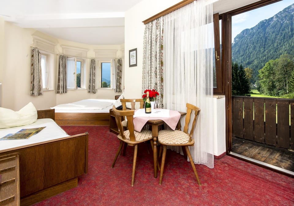 Bed, Natural landscape, View (from property/room), Balcony/Terrace, Photo of the whole room, Seating area, Bedroom, Mountain view