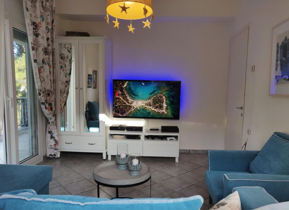 TV and multimedia, Living room, Seating area, Family, Family, Family, internet, internet, internet, air conditioner, air conditioner