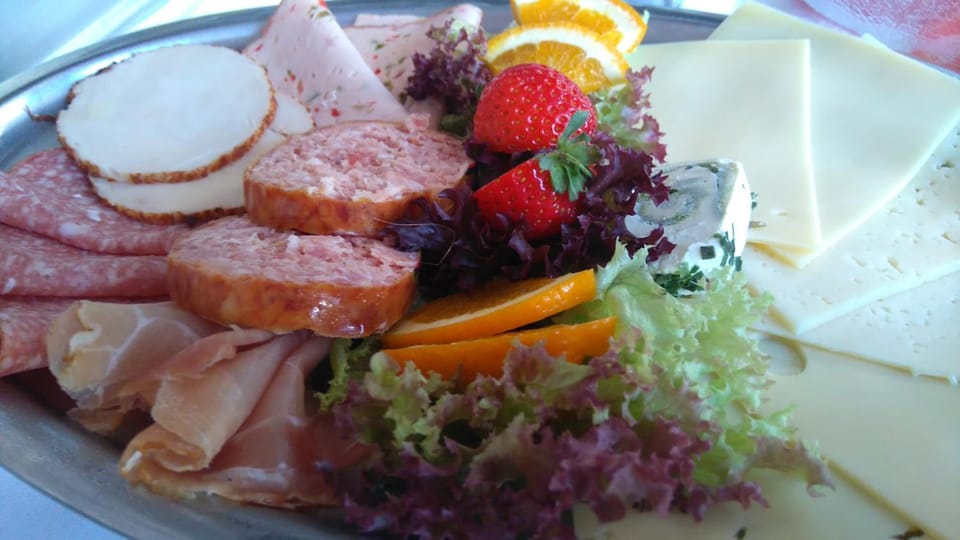 Food and drinks, Food