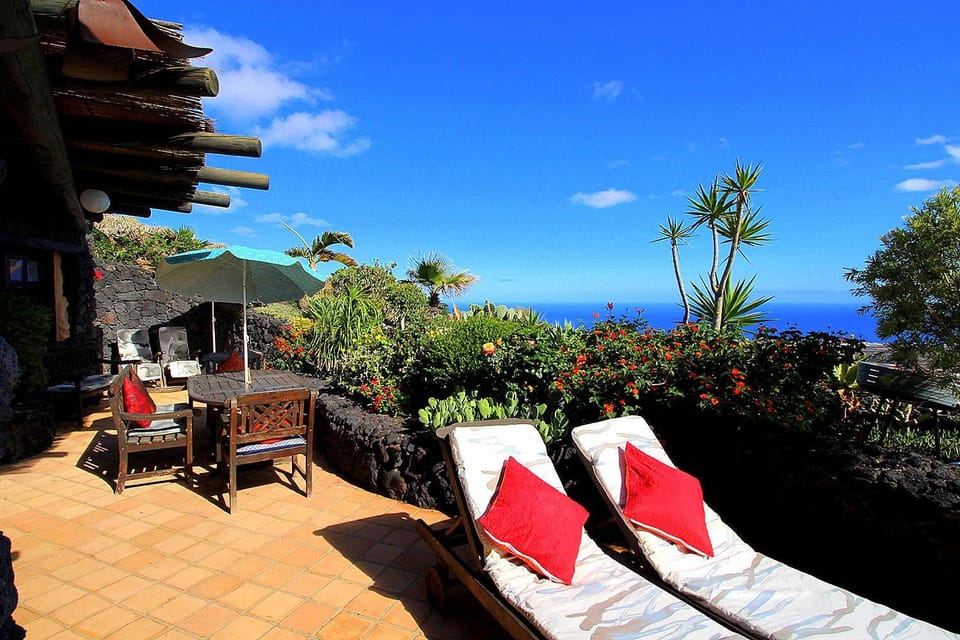 CORA - Beheizter Pool, Sauna, traumhafter Meerblick, Billiard, Tischtennis, sehr ruhig House in Isla de Lanzarote