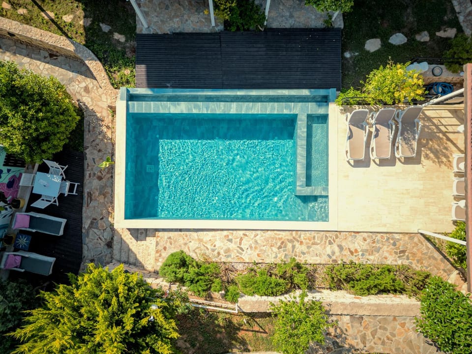 Day, Bird's eye view, Pool view, Swimming pool, Swimming pool, sunbed