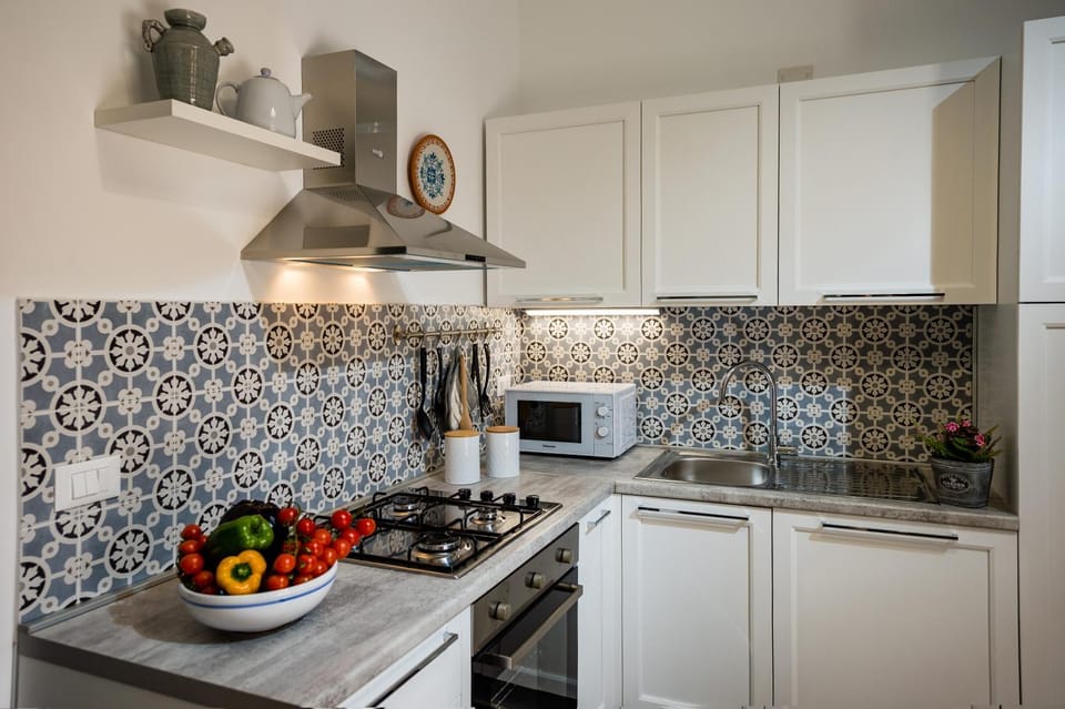 Kitchen or kitchenette, Food and drinks, Dining area, Food, dishwasher, minibar, oven, stove