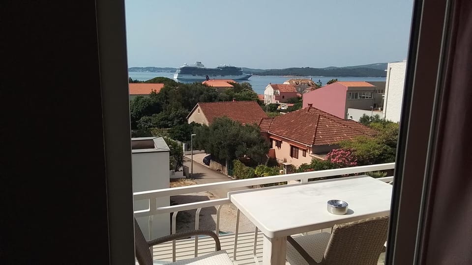 Apartmani Fani 2 min walking from sea Bed and Breakfast in Dubrovnik-Neretva County