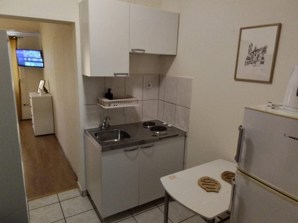 Apartmani Fani 2 min walking from sea Bed and Breakfast in Dubrovnik-Neretva County